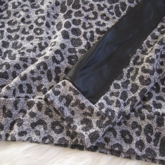 Aqua Black Grey Leopard Tunic Pullover Top Faux Leather Sleeve Patches Size M - Picture 4 of 5